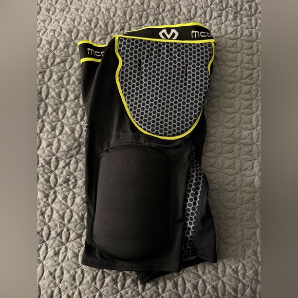 McDavid Men’s Medium Padded Compression Shorts Football Girdle – Like New - Picture 2 of 7